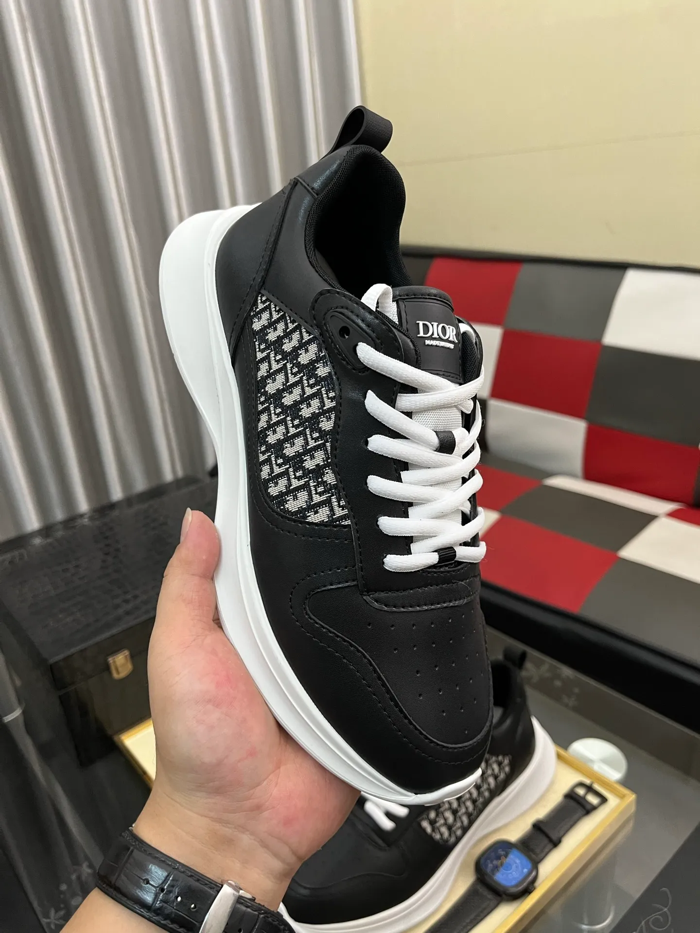 Men's shoes💰: 380⌚️⌚️[Dior] Dior's new men's genuine leather casual shoes, the highest version on the market, any comparison is welcome🆚! The original leather has excellent texture and is super high-end! Fetal sheep net lining imported from Italy, removable pad! Luxurious materials and fine workmanship, highly recommended! Code number: 38-445️⃣Colors available